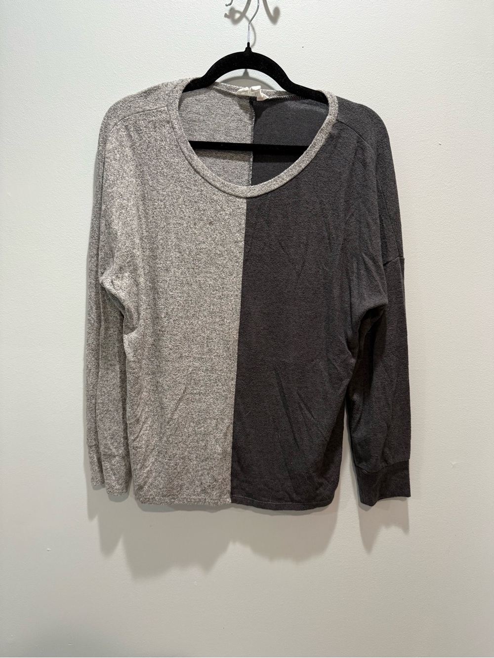 Korye Colorblock Long Sleeve Top Gray Black Lightweight Knit Size L